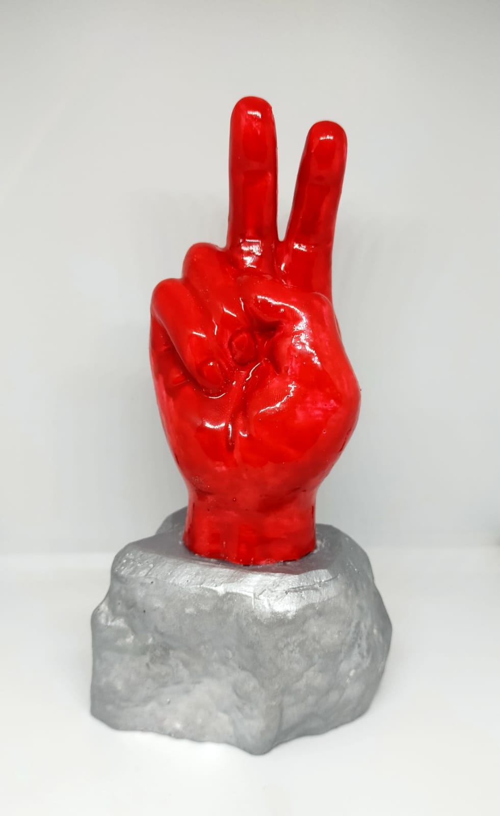 mano della vittoria cm. 16