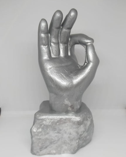 mano OK in ceramica cm. 16